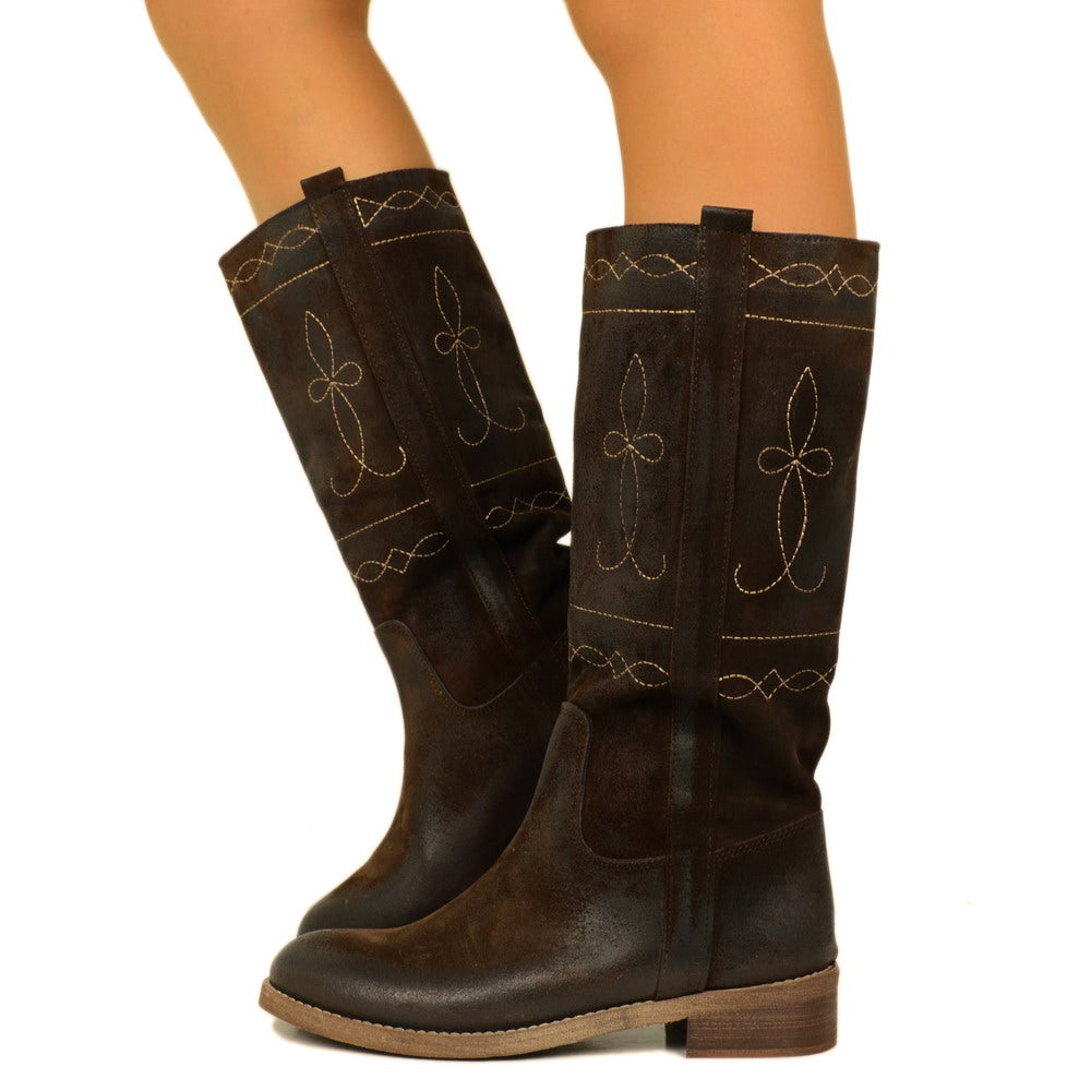 camperos-donna-583mdw.jpg Stivali Camperos Donna in Pelle Scamosciata Marrone con Ricami - immagine 1