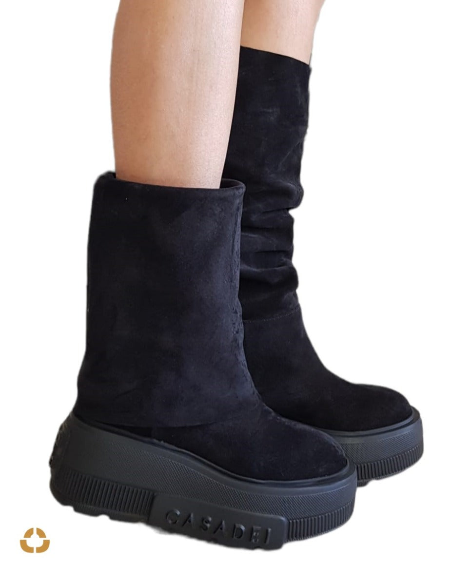 casadei-stivali-229ysn.jpg Casadei Stivale Zeppa alto 9 cm Camoscio Nero Rif.118 - immagine 1