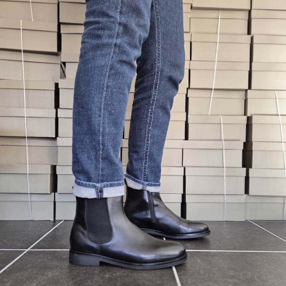 stivaletti-chelsea-uomo-771suw.jpg StivalettI Chelsea Boots Uomo con Zip "JOHN" Pelle Nero - immagine 1