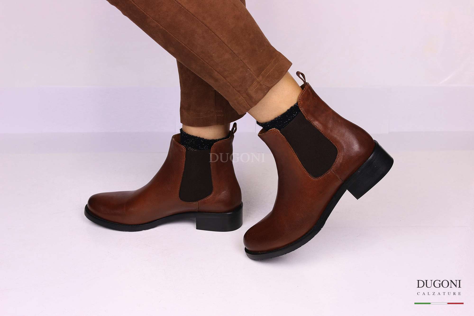 stivaletti-donna-marroni-679url.jpg Stivaletto in pelle marrone con sfumature D1214 - immagine 1
