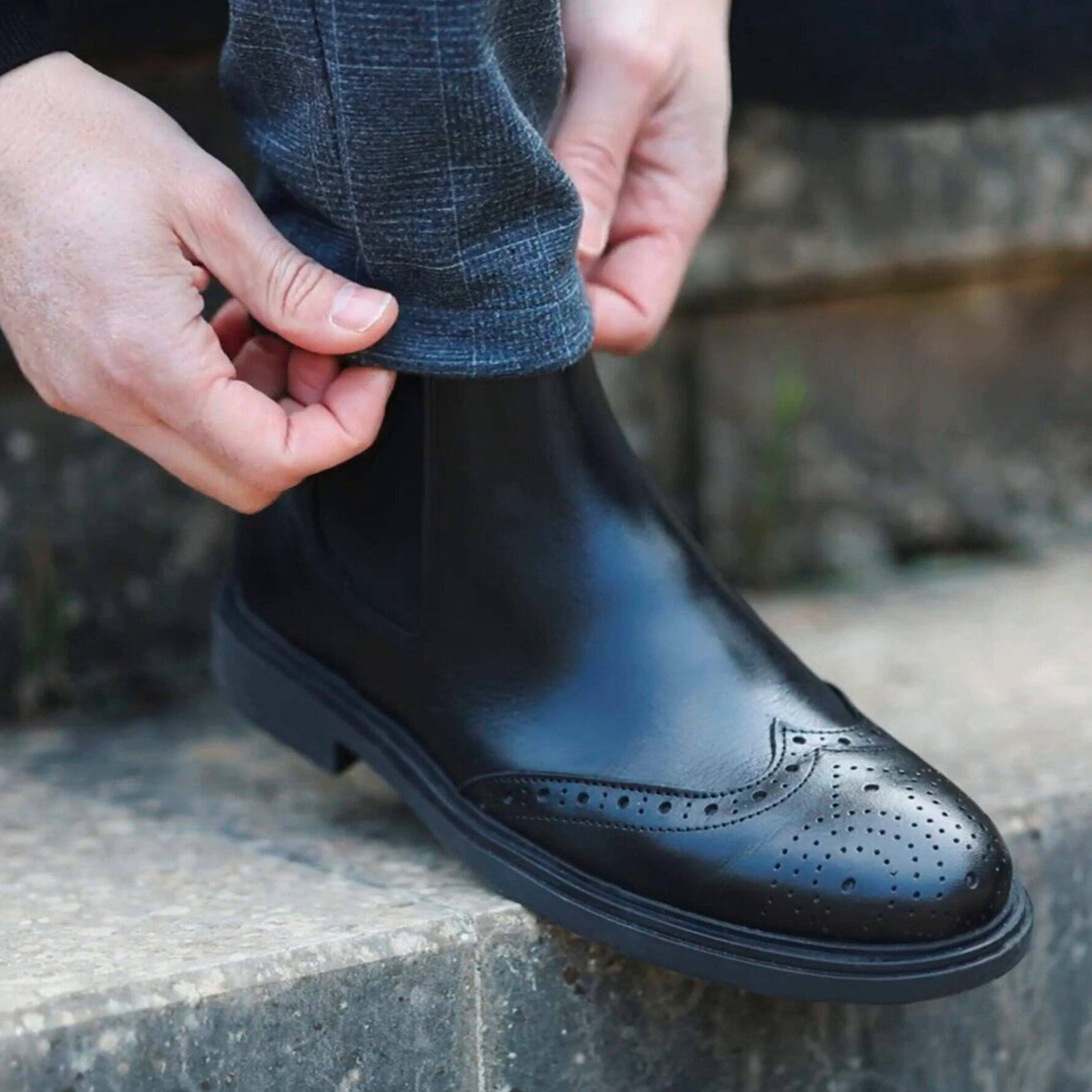 stivaletti-uomo-pelle-712hkk.jpg Stivaletti Neri in pelle Graziano - immagine 1