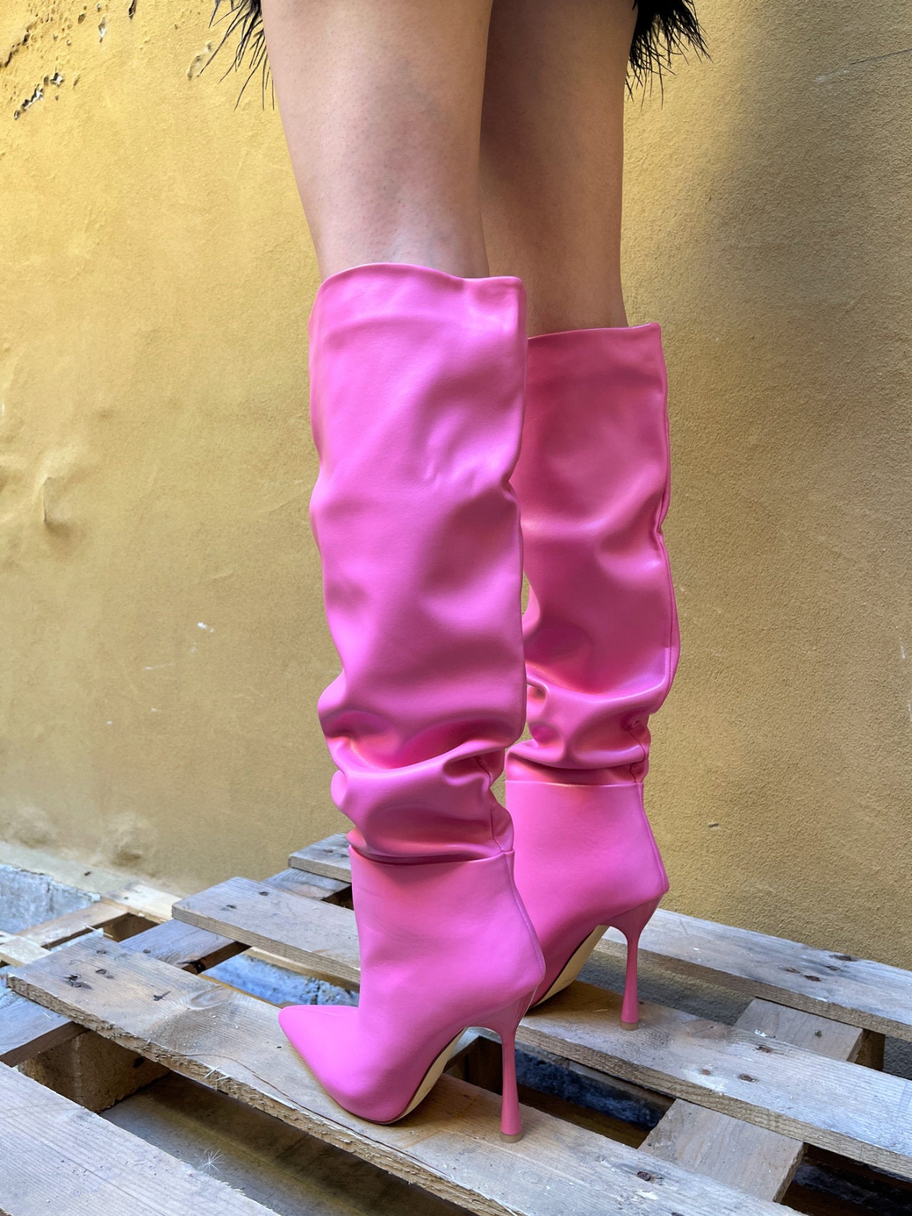 stivali-alti-con-tacco-055dia.jpg Stivali alti con tacco fino Fucsia / 36 - immagine 1