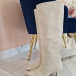 Stivale lungo sotto al ginocchio in camoscio beige chiaro AGUA 20 – sara moda shoes