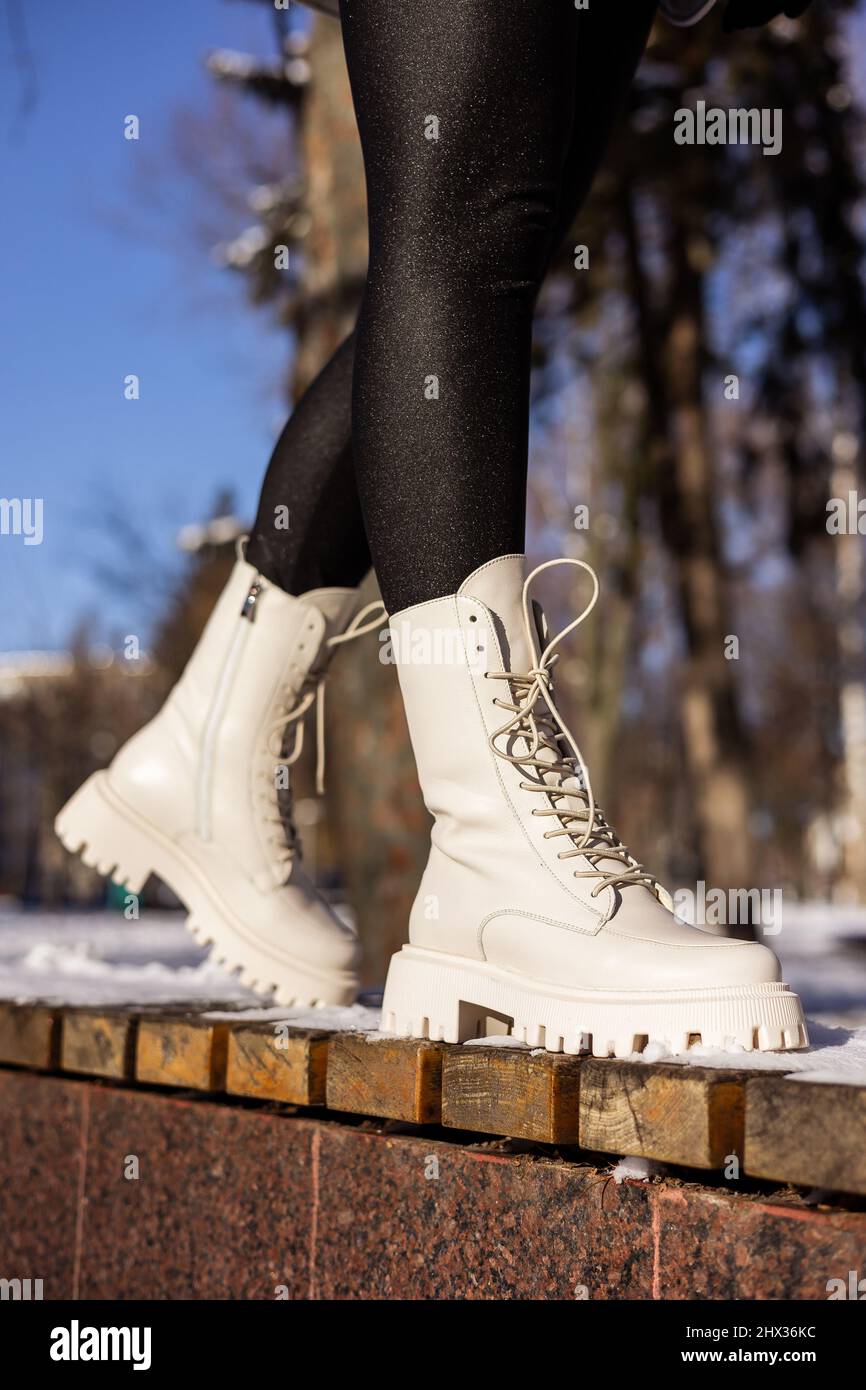 stivali-bianchi-778ook.jpg Stivali Donna Bianchi Scarponcini Bianchi Invernali Boots Stivaletti Bianchi Invernali Scarpa Stivali Arricciati - immagine 1