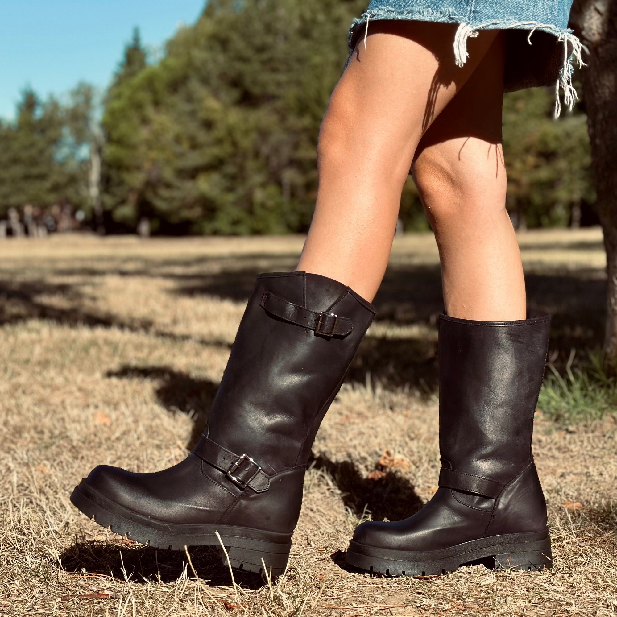 stivali-biker-donna-155lcl.jpg Stivali Donna Biker Neri con Fibbie Regolabili Made in Italy - immagine 1