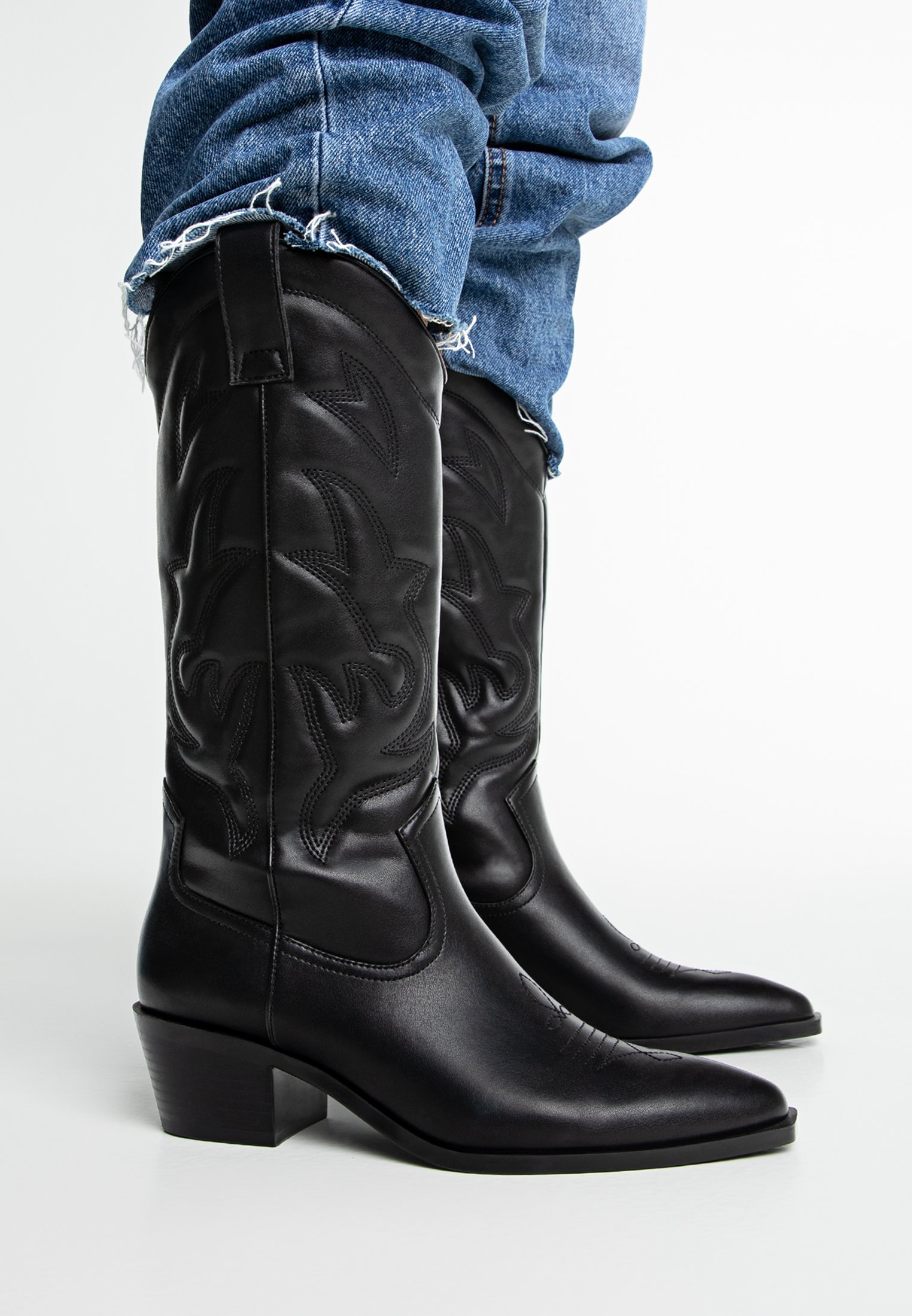 stivali-cowboy-328txn.jpg Stradivarius Stivali texani / biker black/nero Zalando.it - immagine 1