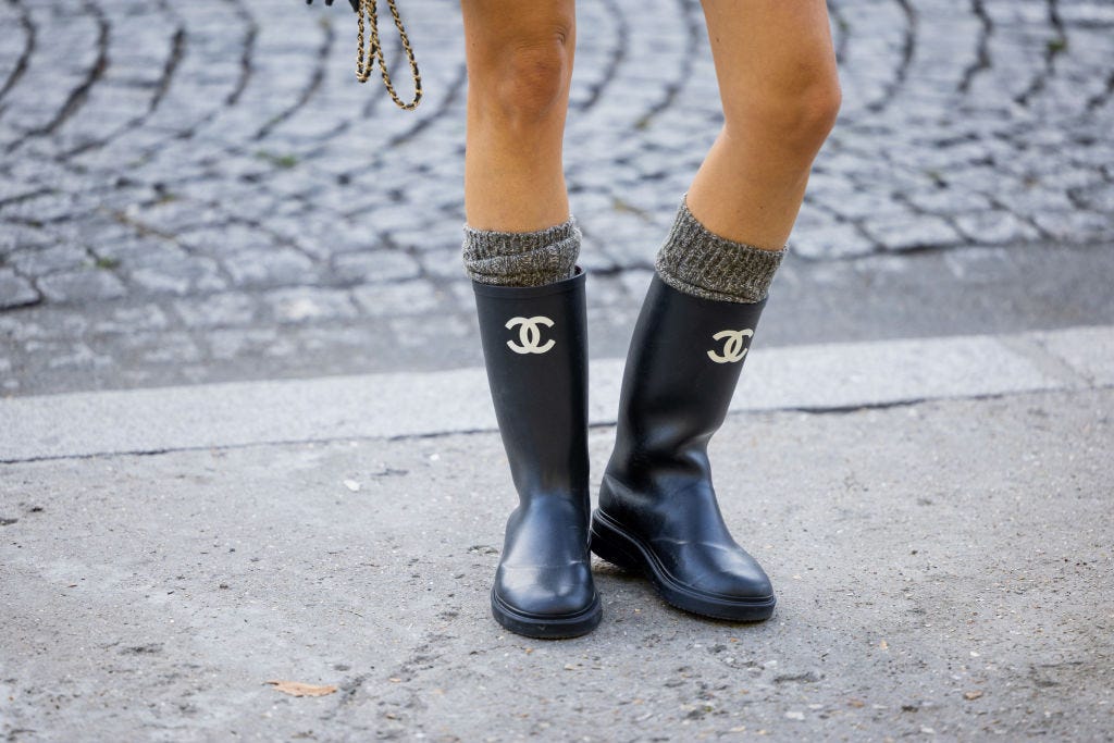 stivali-da-donna-338qbo.jpg Moda autunnale 2022: 6 stivali da pioggia da donna di tendenza - immagine 1
