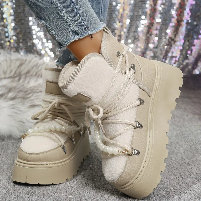 stivali-da-neve-550sok.jpg Stivali da neve donna invernali pelliccia – short boots imbottiti lamb fur, punta tonda, stile retrò per città e montagna - immagine 1