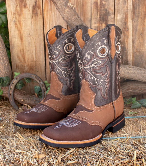 stivali-da-uomo-253qze.jpg Stivali da UOMO in vera PELLE da COWBOY con stampa toro toro western rodeo con punta quadrata Etsy Italia - immagine 1