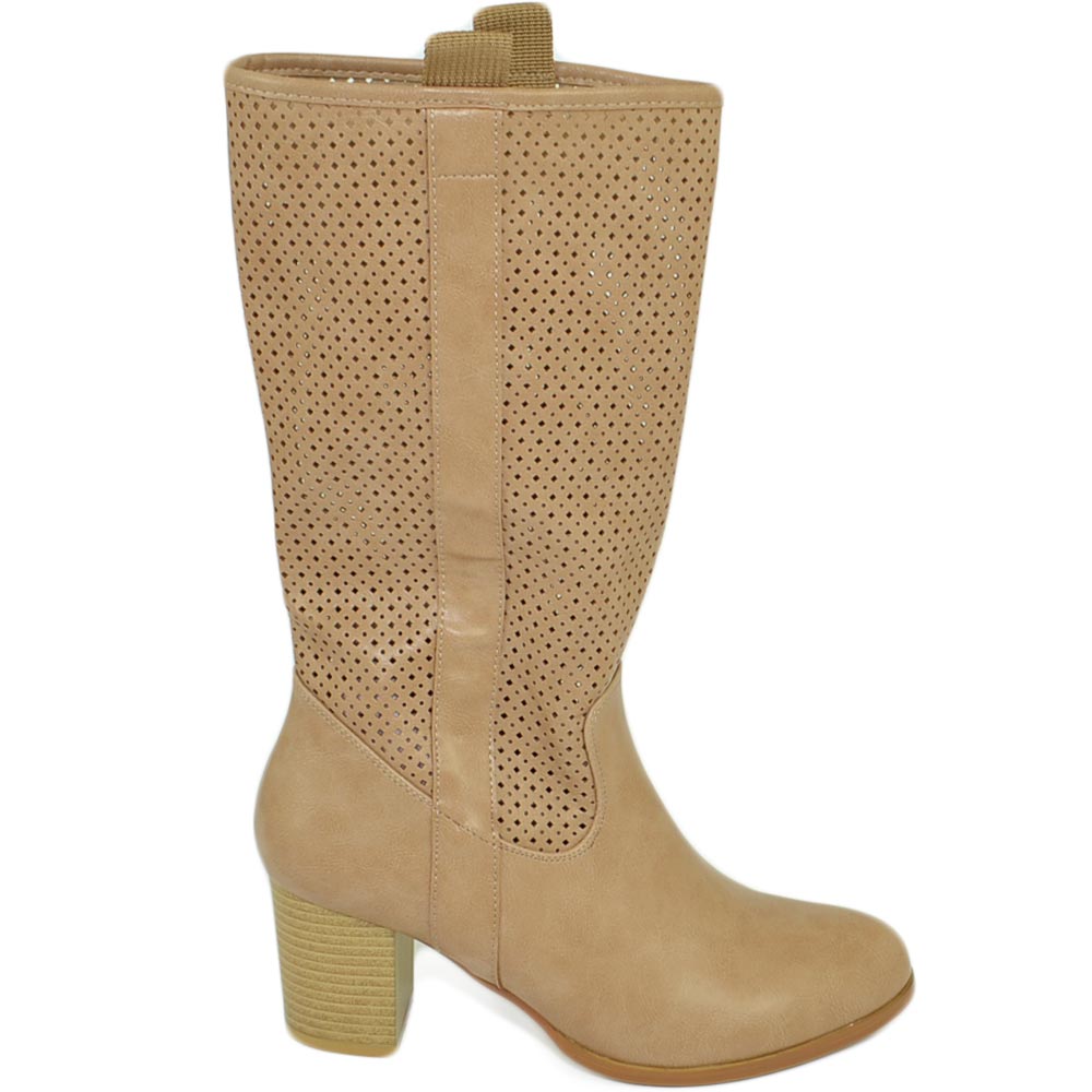 stivali-estivi-donna-207qkw.jpg Stivali donna estivi taupe beige gambale forato tacco comodo 5 cm altezza polpaccio striscia casual fresco moda donna stivali Malu Shoes | MaluShoes - immagine 1