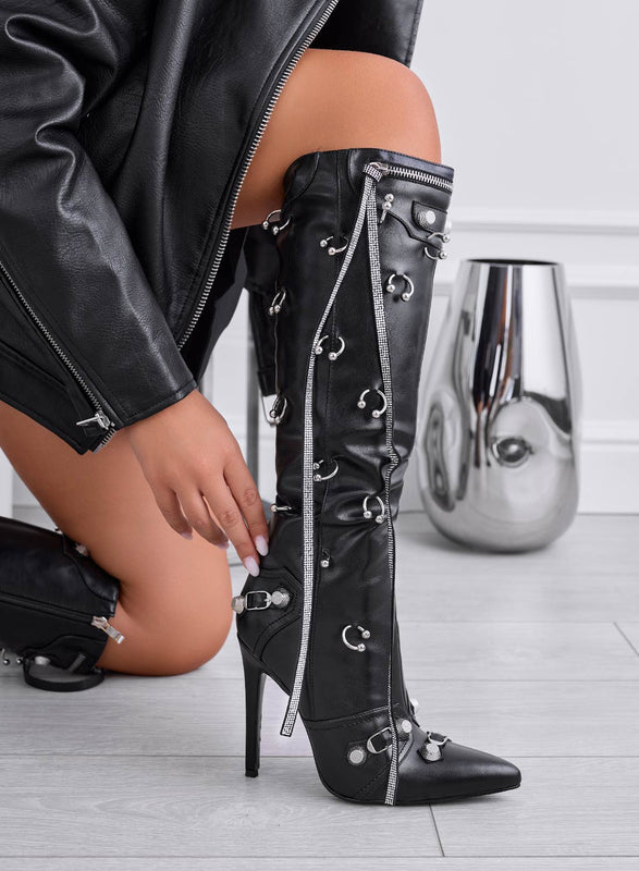 stivali-neri-donna-120ony.jpg Stivali neri biker con tacco alto a spillo e lacci in strass – Alexoo - immagine 1