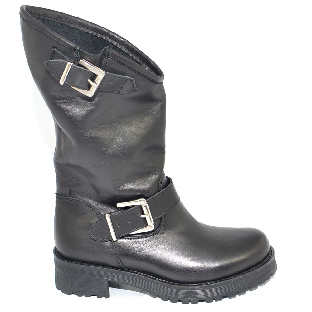 stivali-pelle-donna-510qbl.jpg Stivale donna vera pelle biker morbido collo asimmetrico polpaccio con fibbie fondo gomma zigrinato roccia linea basic donna stivali Malu Shoes | ... - immagine 1